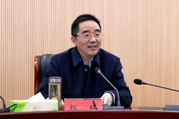 2月24日上午,省委党校常务副校(院)长杨明主持召开校委理论学习中心组