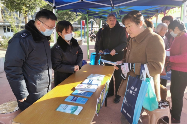 1.2（洛社）走进360幸福集市开展志愿服务活动.jpg