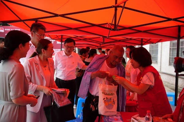 志愿服务.jpg 志愿服务.jpg