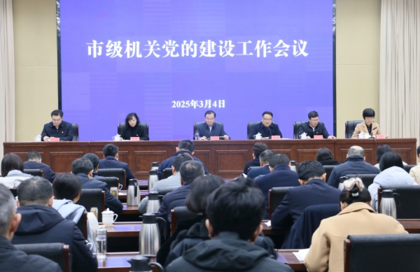 主席台.jpg 主席台.jpg