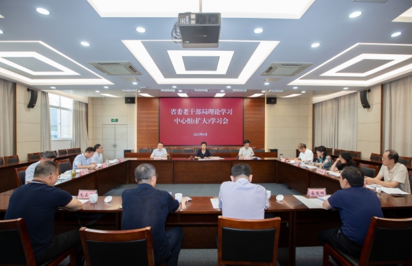 8月中心组.jpg