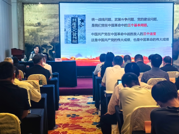 上午授课.jpg