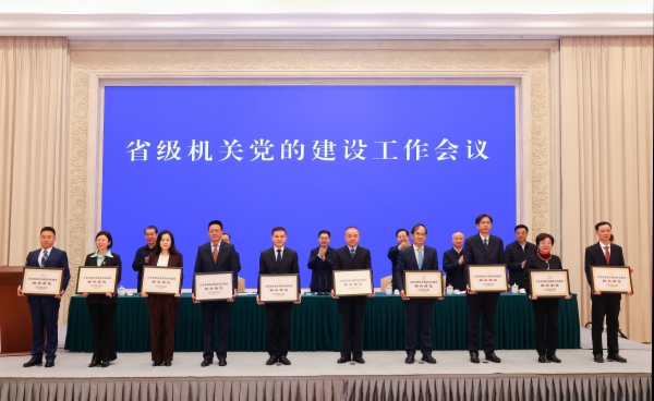 标兵2400.jpg 标兵2400.jpg